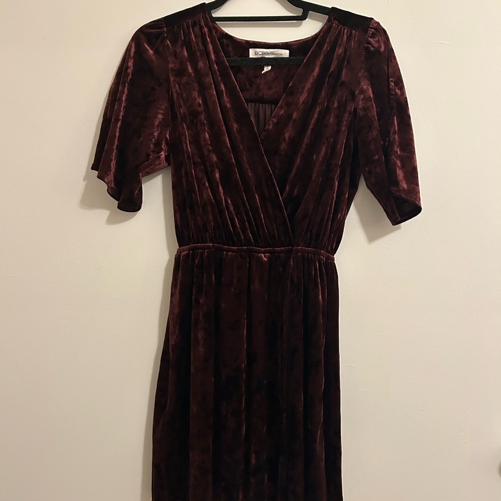 Red Midi Sheath Dress with Flutter Sleeves and V-Neck for Cocktail